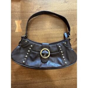 Apple Bottoms White & Black Baguette Shoulder Bag w/Gold Studs & Logo Plaque